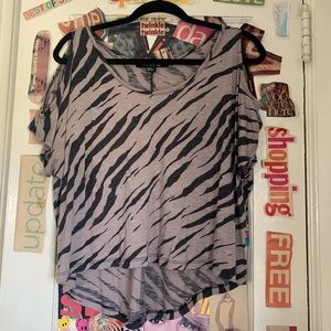 Animal Print Flowy Tee M Forever 21 Open Bare  Shoulder